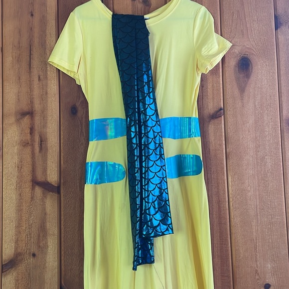 DIY Flounder from Little Mermaid (yellow midi dress with mermaid scale leggings) - Picture 2 of 6